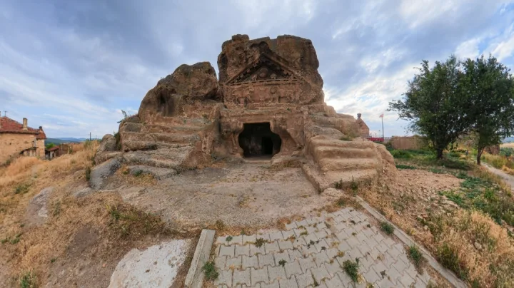 Aslanlı Mabet Solon'un Mezarı - Foto 4