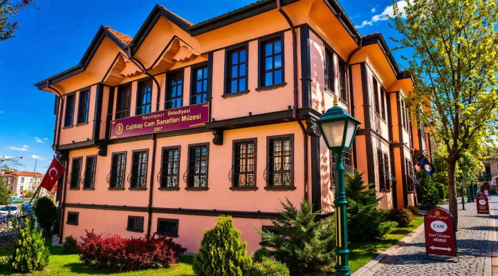 Çağdaş Cam Sanatları Müzesi
