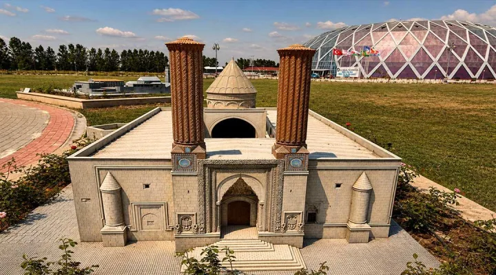 Esminyatürk Türk Dünyası Şaheserleri Parkı - Foto 3