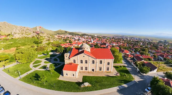 Surp Yerrortutyun Kilisesi - Foto 3