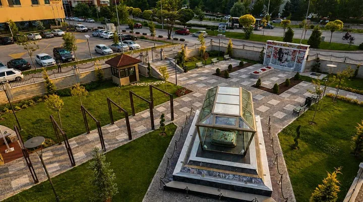 Uğur Mumcu Parkı - Foto 3